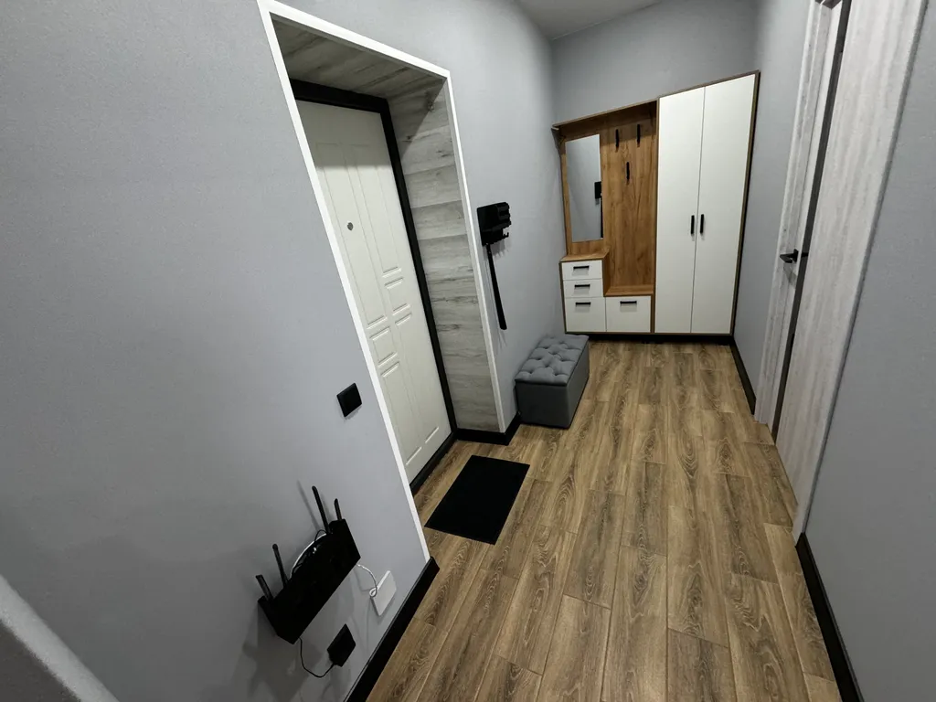 Большая Уютная 1-комнатная квартира,своя парковка,рядом магазин,центр