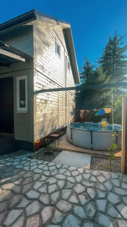 Новый и экологичный дом с бассейном у моря