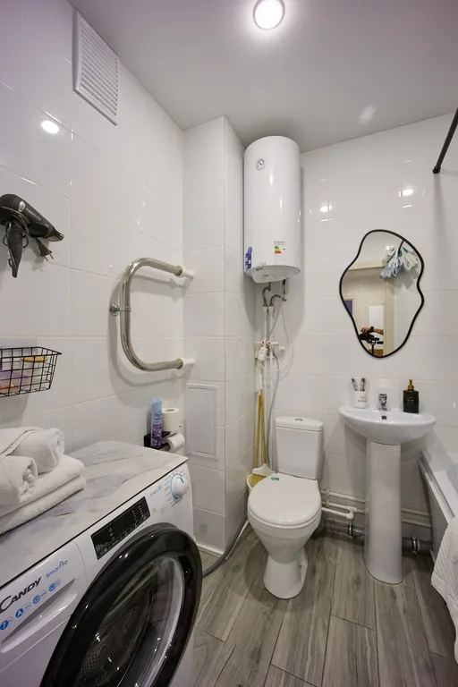 Семейный отдых в тишине: новый дом, безопасный двор и уютная квартира