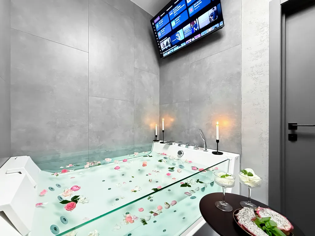 Квартира Эксклюзивный лофт с джакузи на двоих + tv — аренда посуточно в Новосибирск