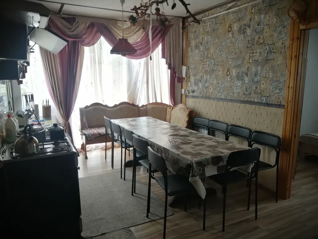 Дом с баней, бильярдом и бассейном