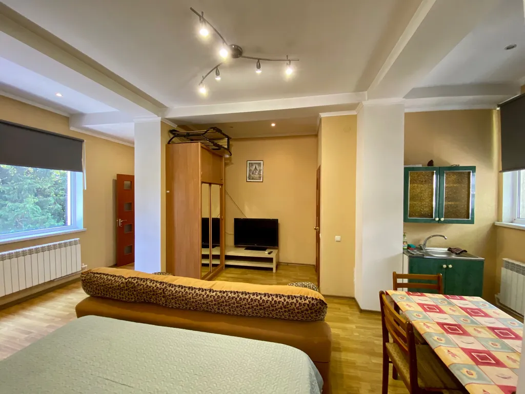 Апартаменты в самом центре Ялты у моря с парковкой бонус