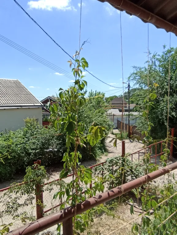 Студия с парковкой под окном