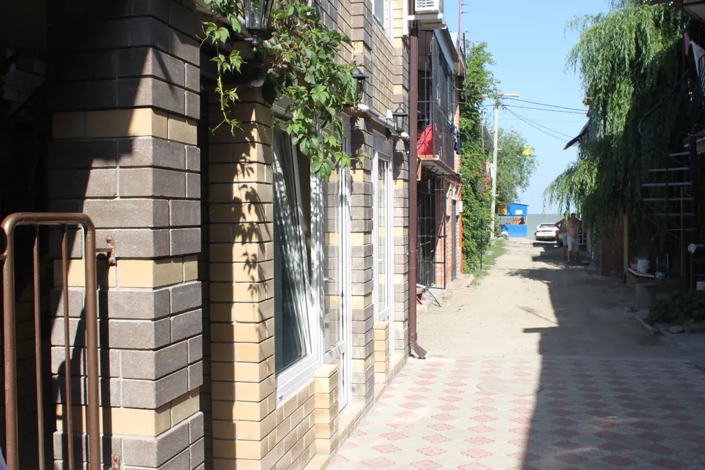 Квартира Номера на Пляже, квартира - студия с кухней 150/1, до берега 40 метров — Ейск