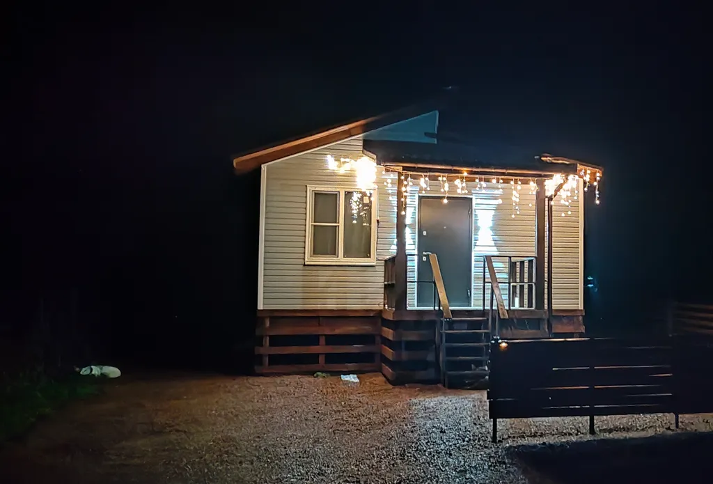 Дом у скалы