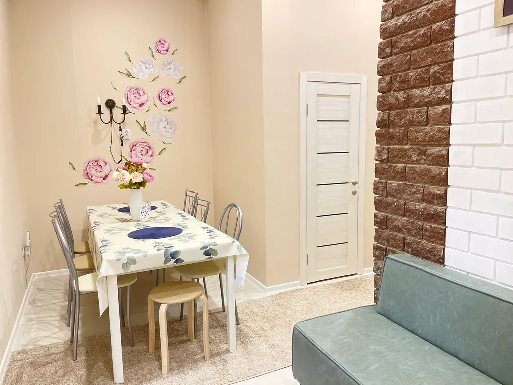 Семейный домик с видом на храм