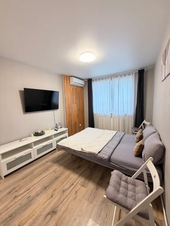 Комфортабельная однокомнатная квартира на берегу реки