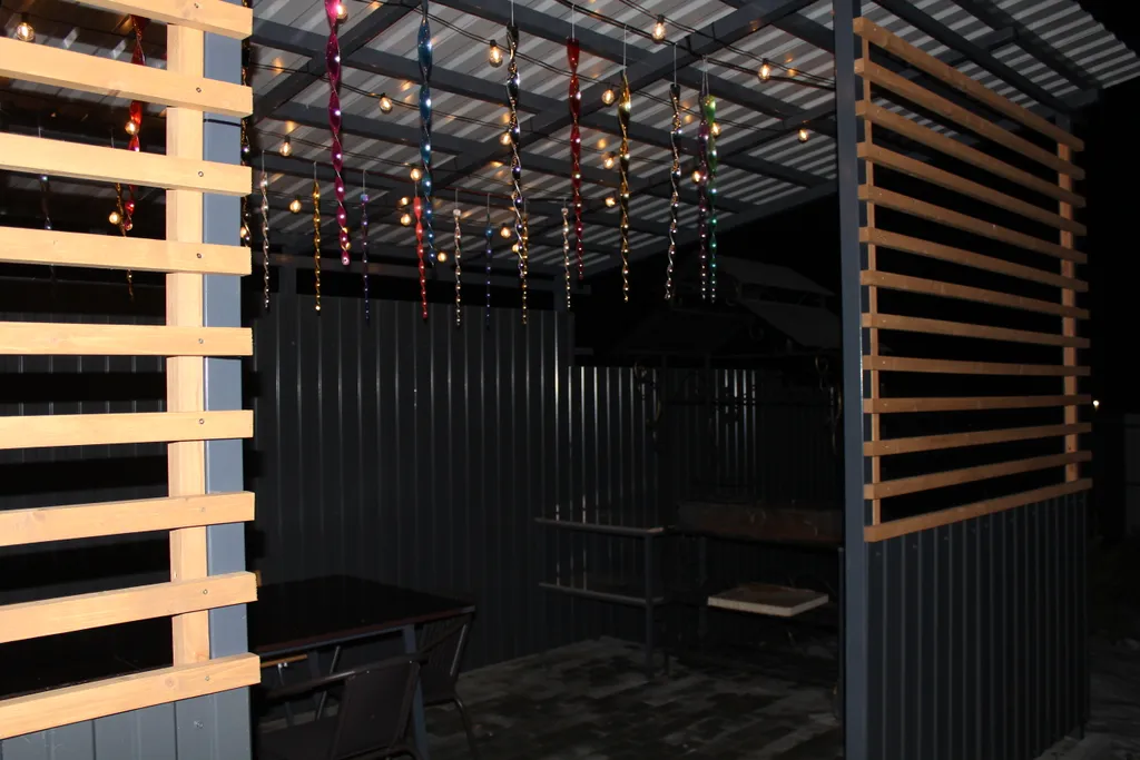 Домик у леса с чаном