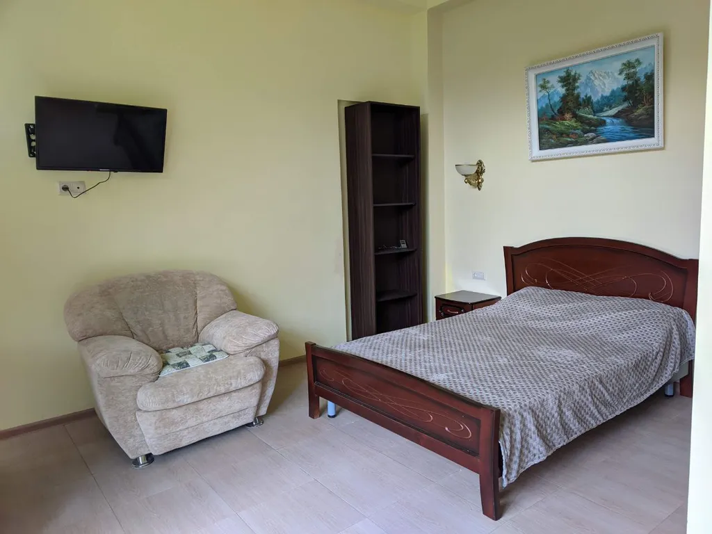 Студия в Солониках с удобствами и общей кухней