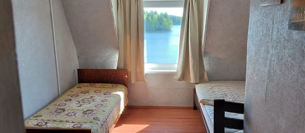 Дом на берегу озера