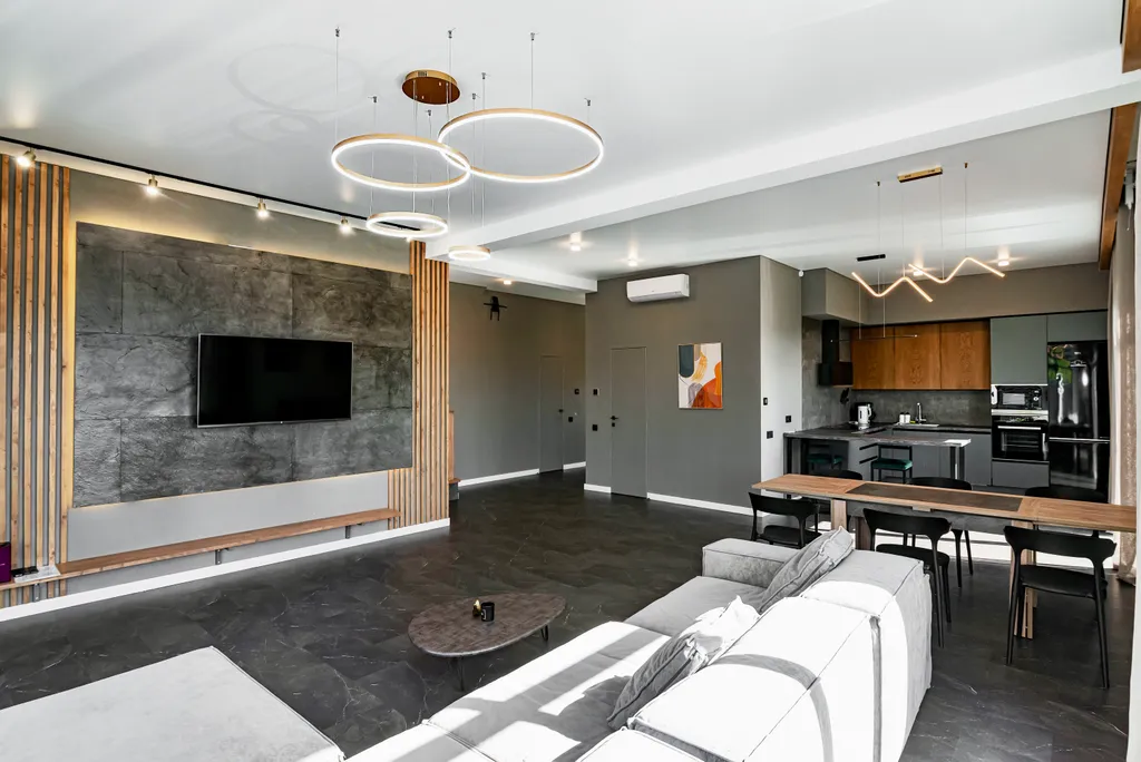 Стильный дом с теплым бассейном и сауной