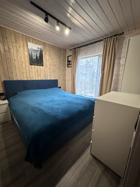 Коттедж Уютный современный дом в сосновом лесу у озера — Запорожское