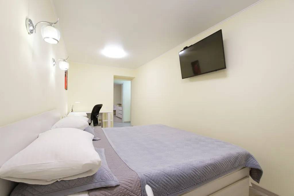 Светлая и уютная 2 комнатная квартира в центре прямо у станции метро