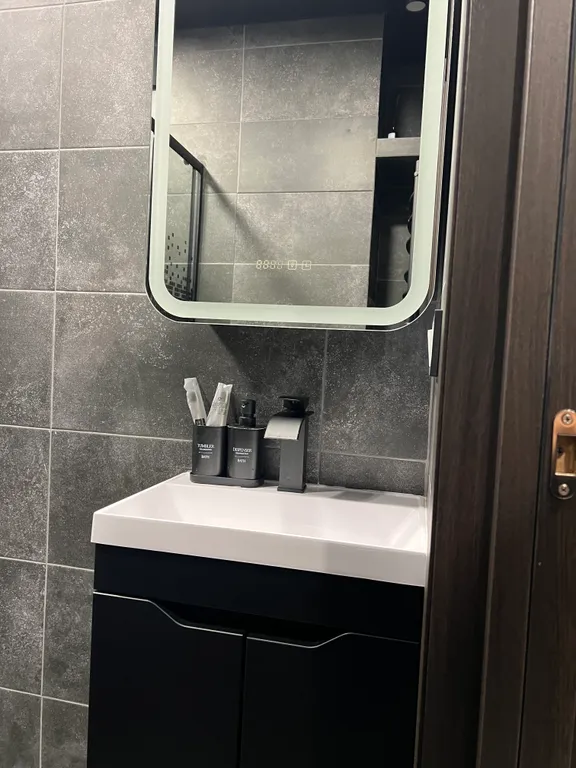 Однокомнатная квартира-студия с дизайнерским ремонтом