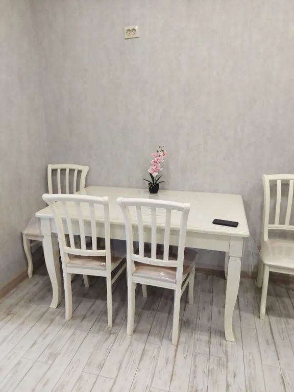 Абсолютно новая квартира, недалеко от центра города