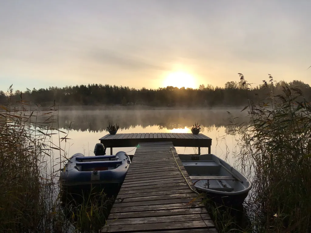 Дом на берегу озера