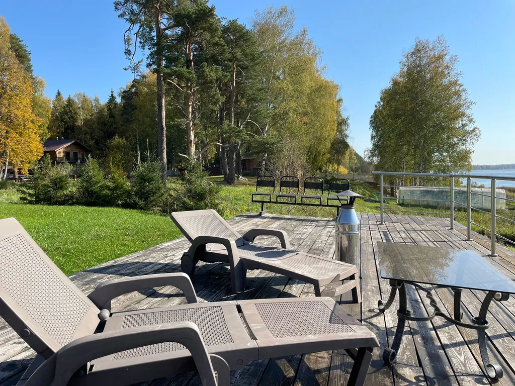 Дом на берегу реки Волга