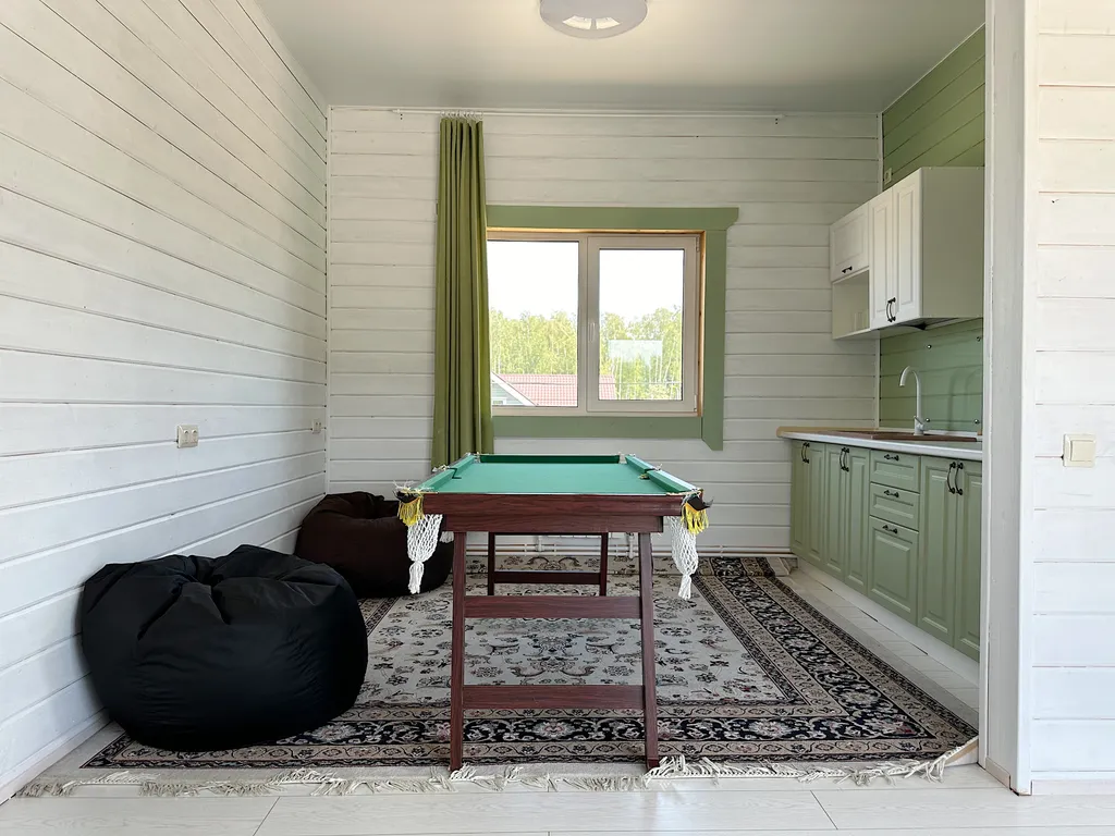 Коттедж с сауной с видом на лес