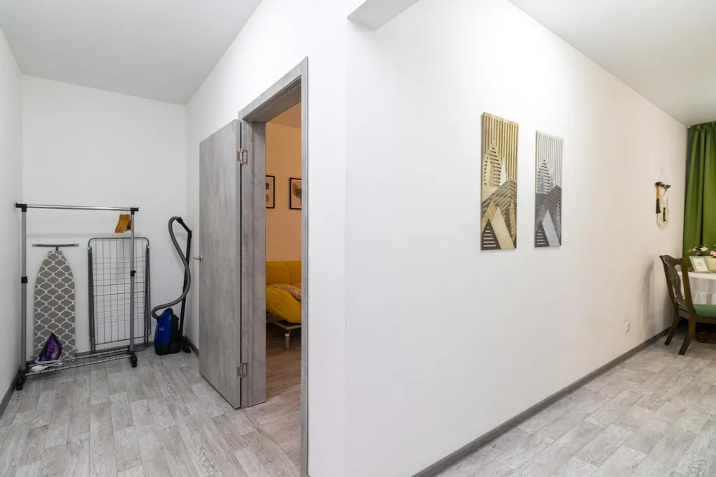 Квартира с жёлтым диваном