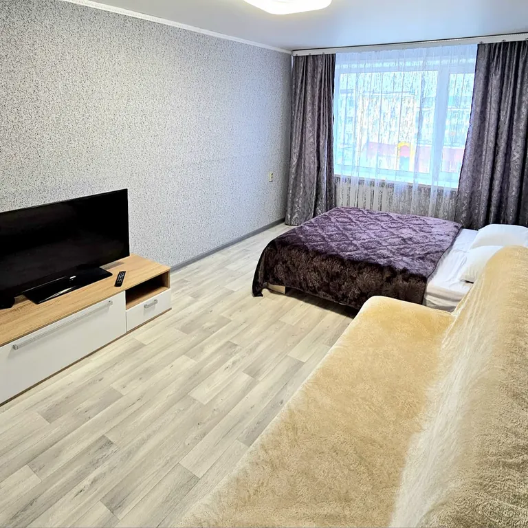 Квартрира с видом на закат солнца и горы