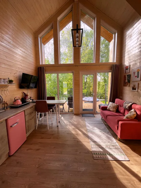 Дом с купелью на берегу реки