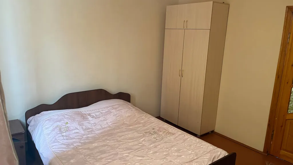 Коттедж Дом с тремя комнатами 8ми местный,недалеко от моря — Дербент