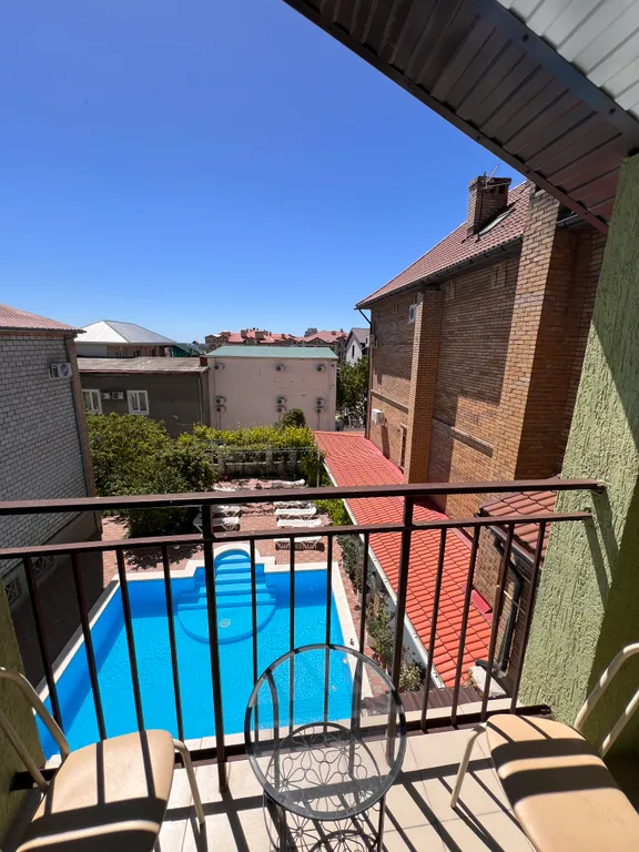 Семейный четырехместный 2-х комнатный номер с балконом