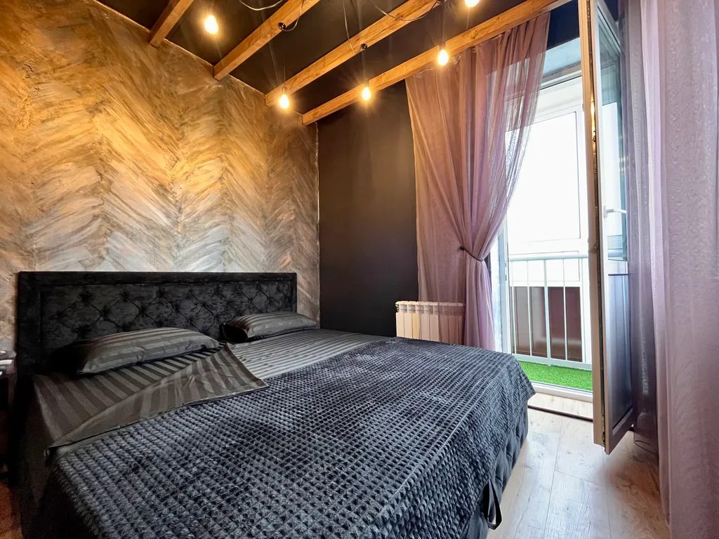 Стильная квартира с пилоном