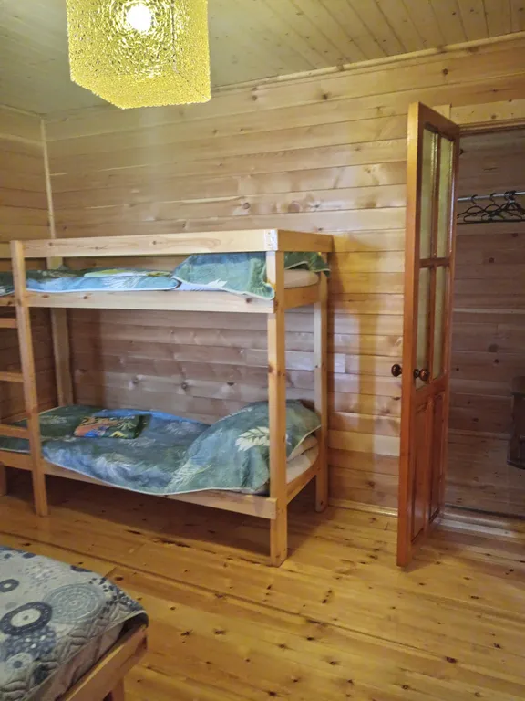 Гостевой дом вдали от берега и шума с кухней, туалетом, душем в доме