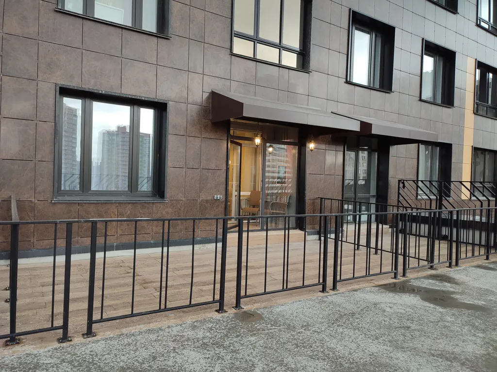 Люкс евро квартира с террасой около Планеты