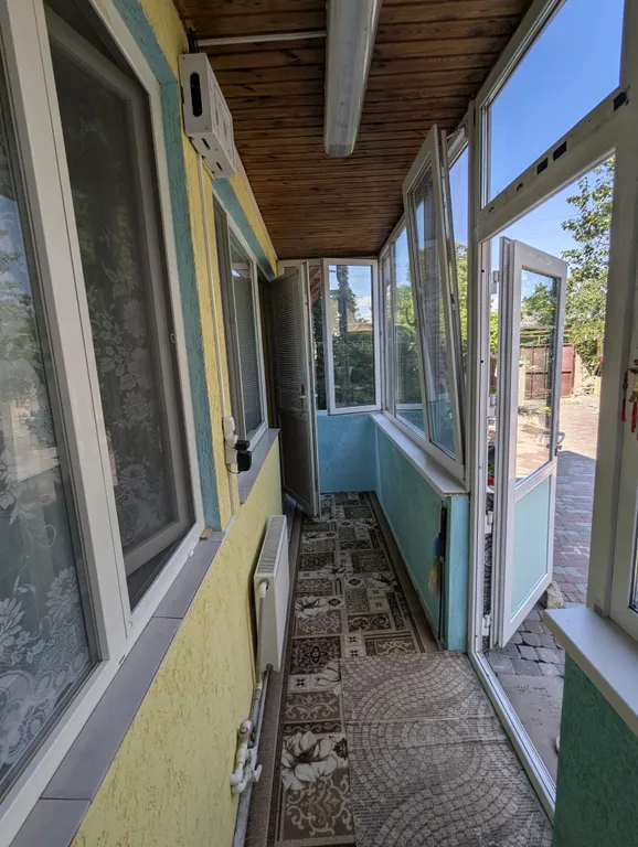 Дом двухэтажный в центре