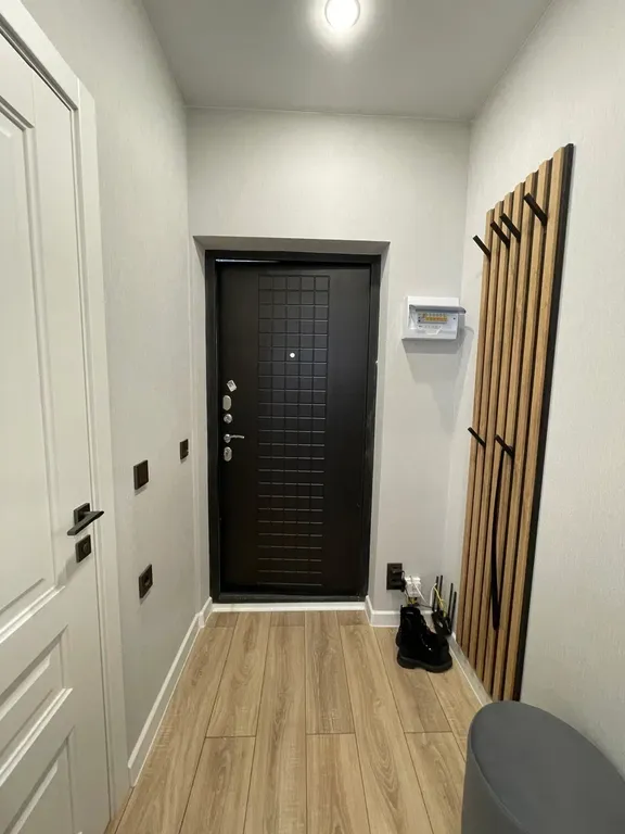 Стильная и уютная квартира с витражом на лоджии и прекрасным видом