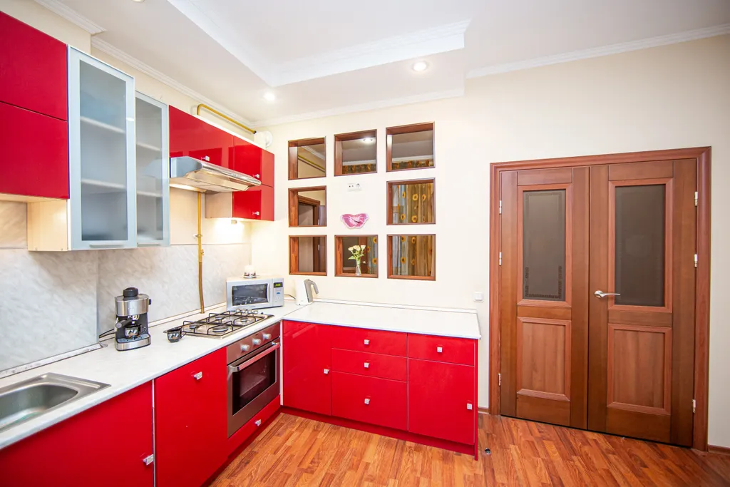 4BR Apartment next to St Isaak Cathedral