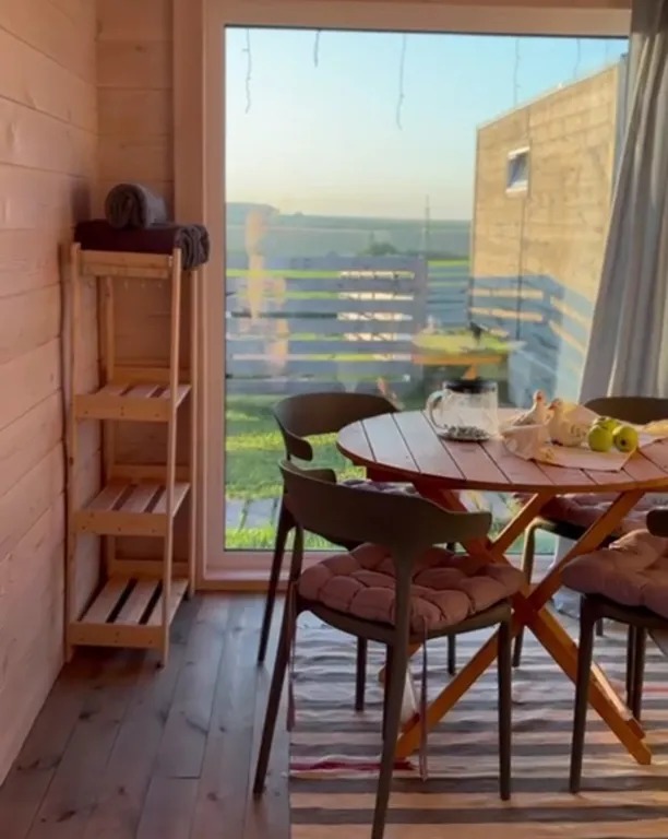 Уютный Сканди домик с видом на холмы, Баня с чаном