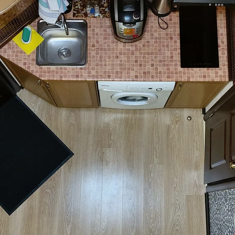 Семейный двухкомнатный апартамент с кухней и балконом