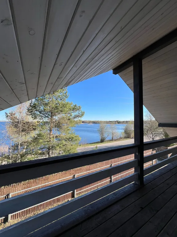 Коттедж на берегу озера