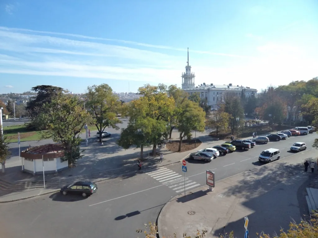 Квартира Уютная квартира с видом на пл. Ушакова, театр им. Лавренева — Севастополь
