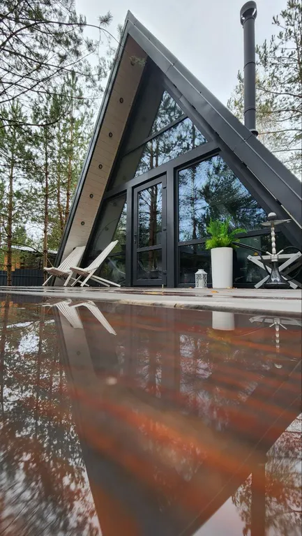 Уютный треугольный дом в 25 км от Минска с горячей купелью в лесу