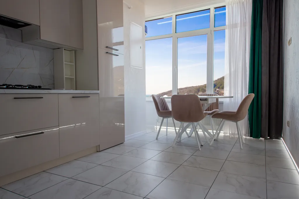 С красивым видом на горы и море