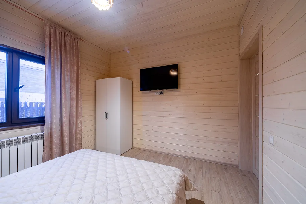 Уютный коттедж с горячей купелью и сауной - 10 минут от города