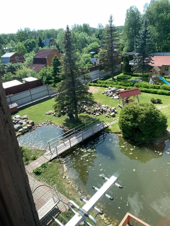 Дом с баней, бассейном и караоке