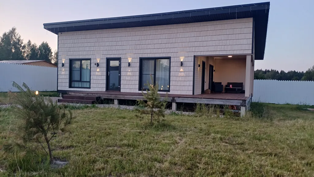 Коттедж Дом с видом на озеро и фруктовый сад — Луга