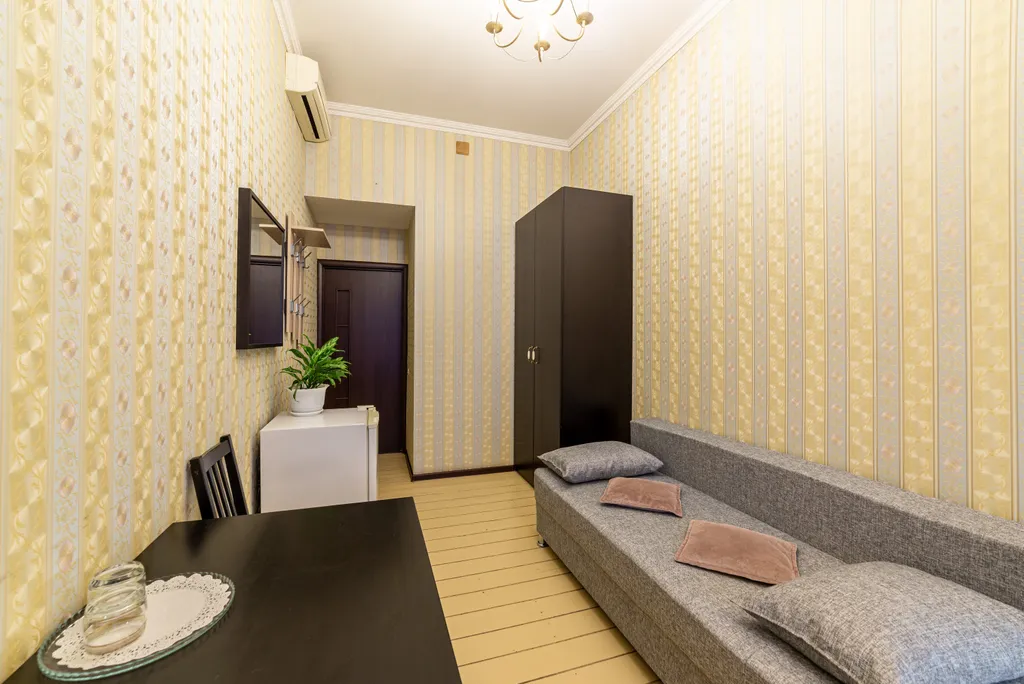 Квартира Квартира Эконом с 1 кроватью и диваном, с общей душевой комнатой — Санкт-Петербург