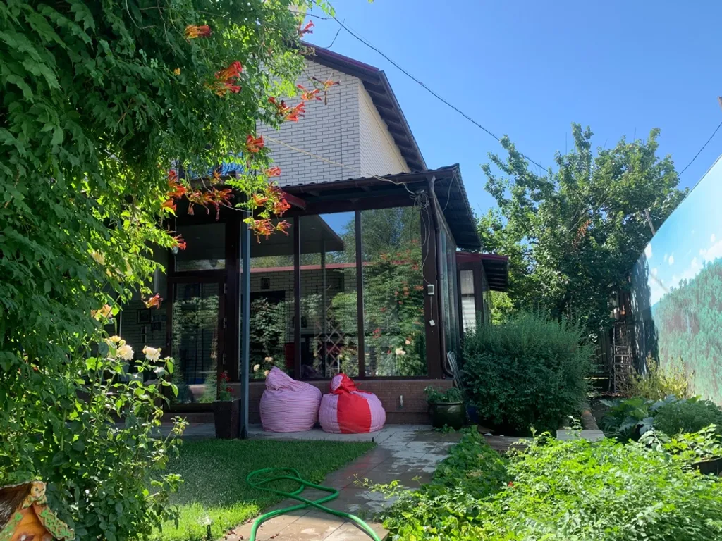 Уютный дом в городе