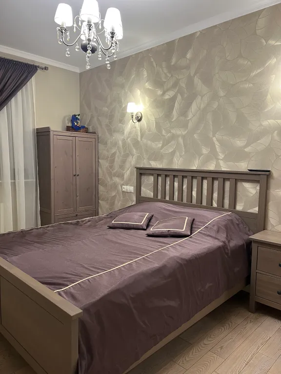 Дом с бассейном и бильярдом