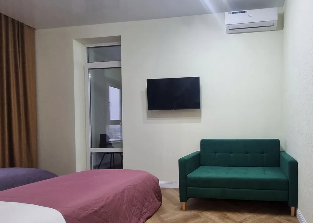 Рыжий Кот ЛОКО (просторная квартира с двумя изолированными спальнями)