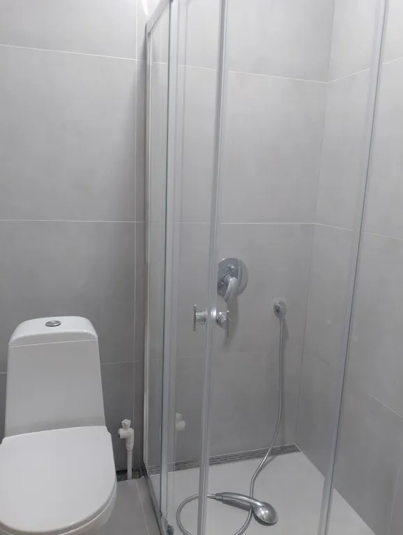 Домик у реки гор и моря