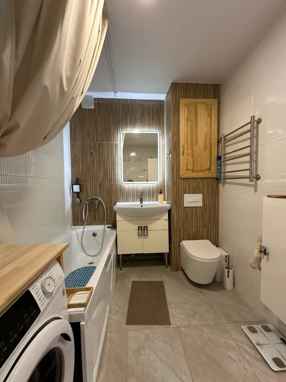 2 комнатная белая на Янышева