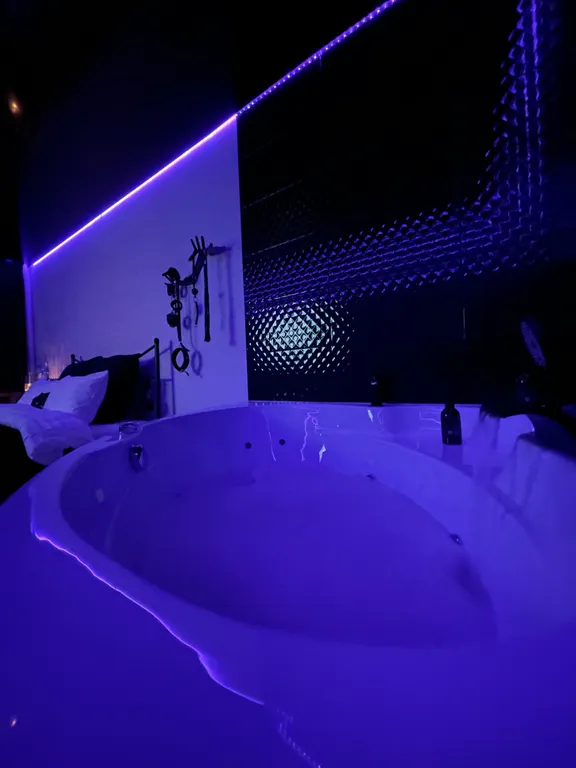 Апартамент для свиданий с джакузи