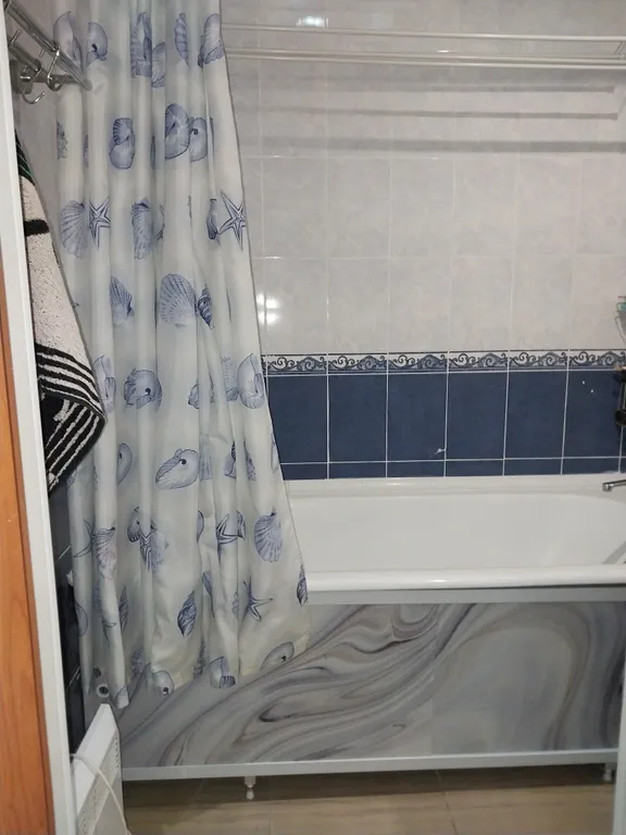 Улучшенная трехкомнатная квартира рядом с гостиницей